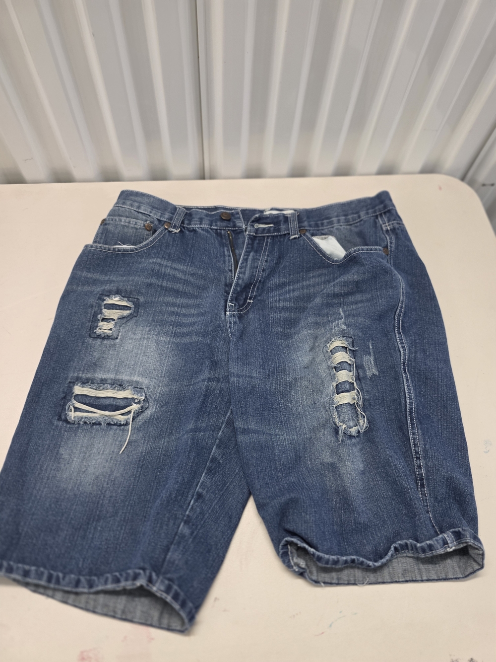 Akademiks Distressed Denim Shorts Men's Size 38x12